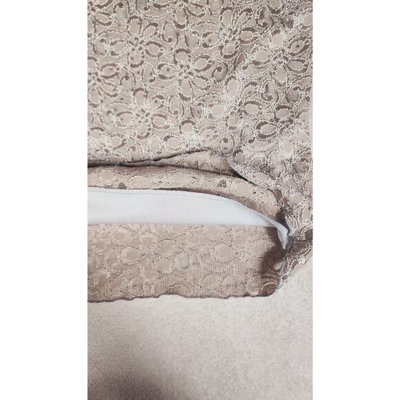 Floral lace Sequined silver grey Sleeveless top Sz small Lined stretch coquette - Picture 5 of 8